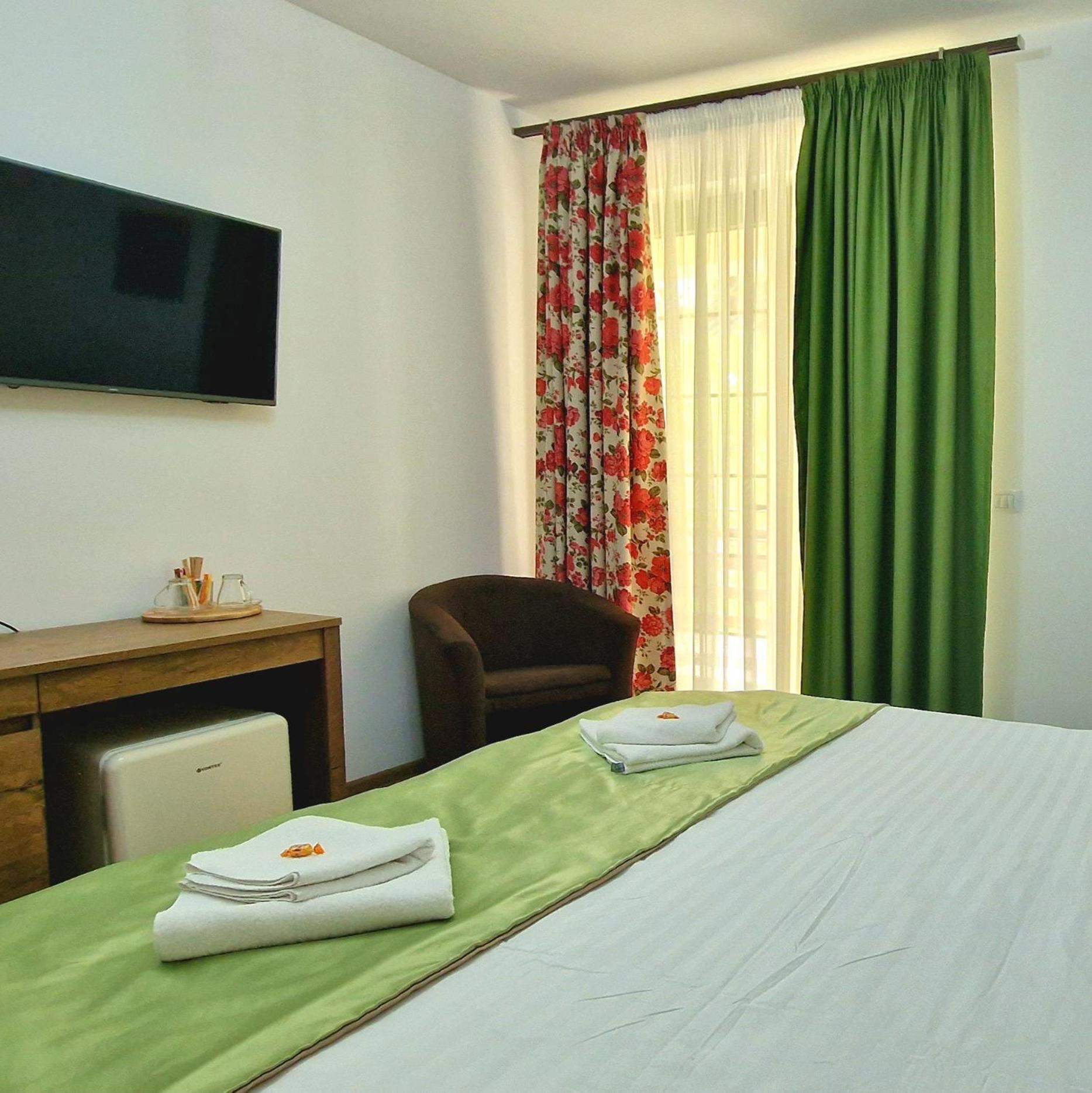 Provence Suceava Hotel Exterior foto