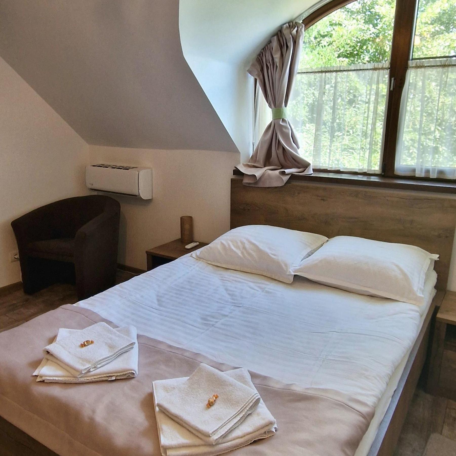 Provence Suceava Hotel Exterior foto